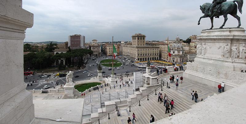 piazza venezia.jpg - Uitzicht vanaf het monument van Victor Emanuel II over de piazza Venezia.